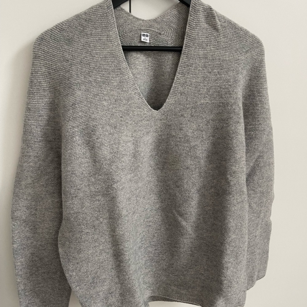 Uniqlo grey sweater!